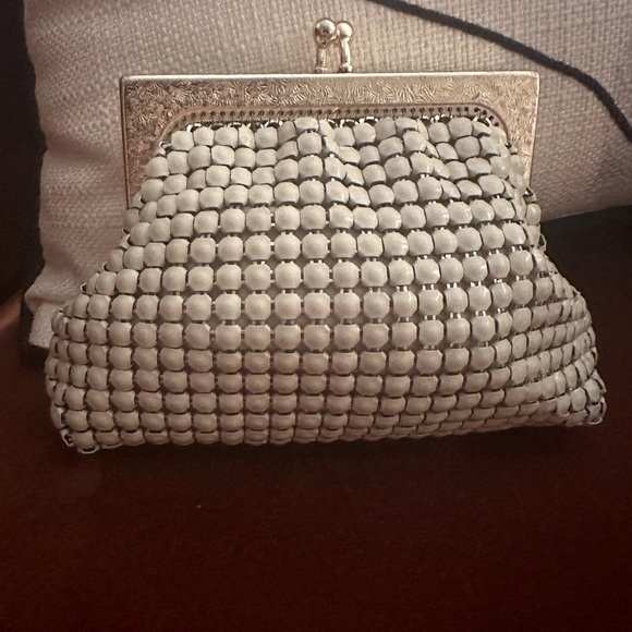 Handbags - Glomesh mid-century/vintage ivory mesh coin purse. Gold, kisslock closure